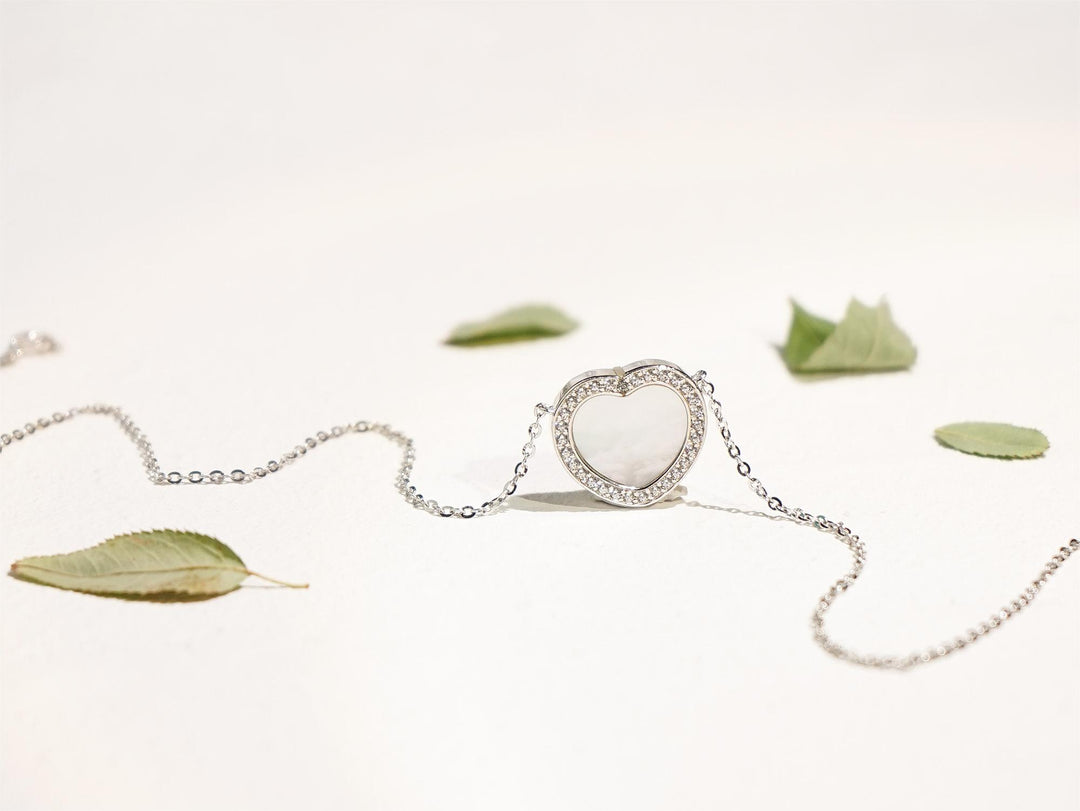 Choosing the Perfect Relationship Necklace: A Guide for Couples!